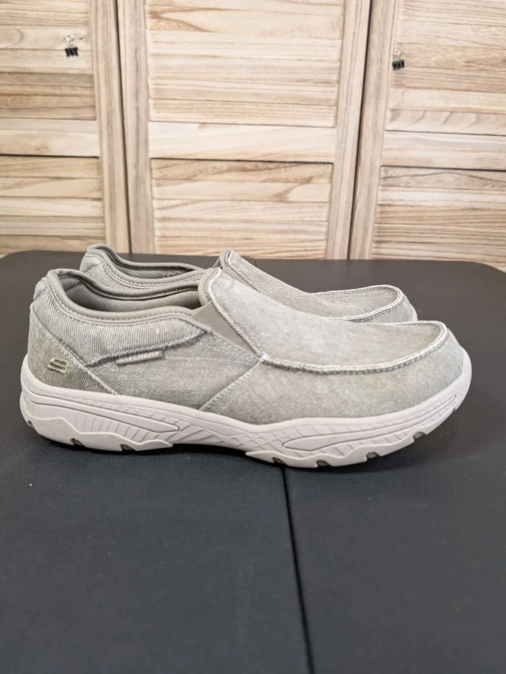 Skechers Men's Slip-On Casual Sneakers in Light Gray Canvas Size 11